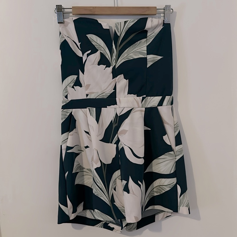 NWOT - Dynamite Strapless Romper